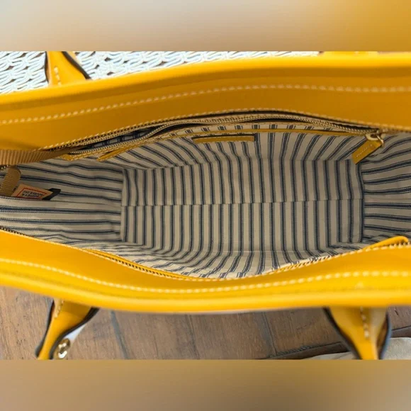 Dooney & Bourke Beacon Vechtta Slip Tote Shoulder Bag. NWOT. - Picture 4 of 4